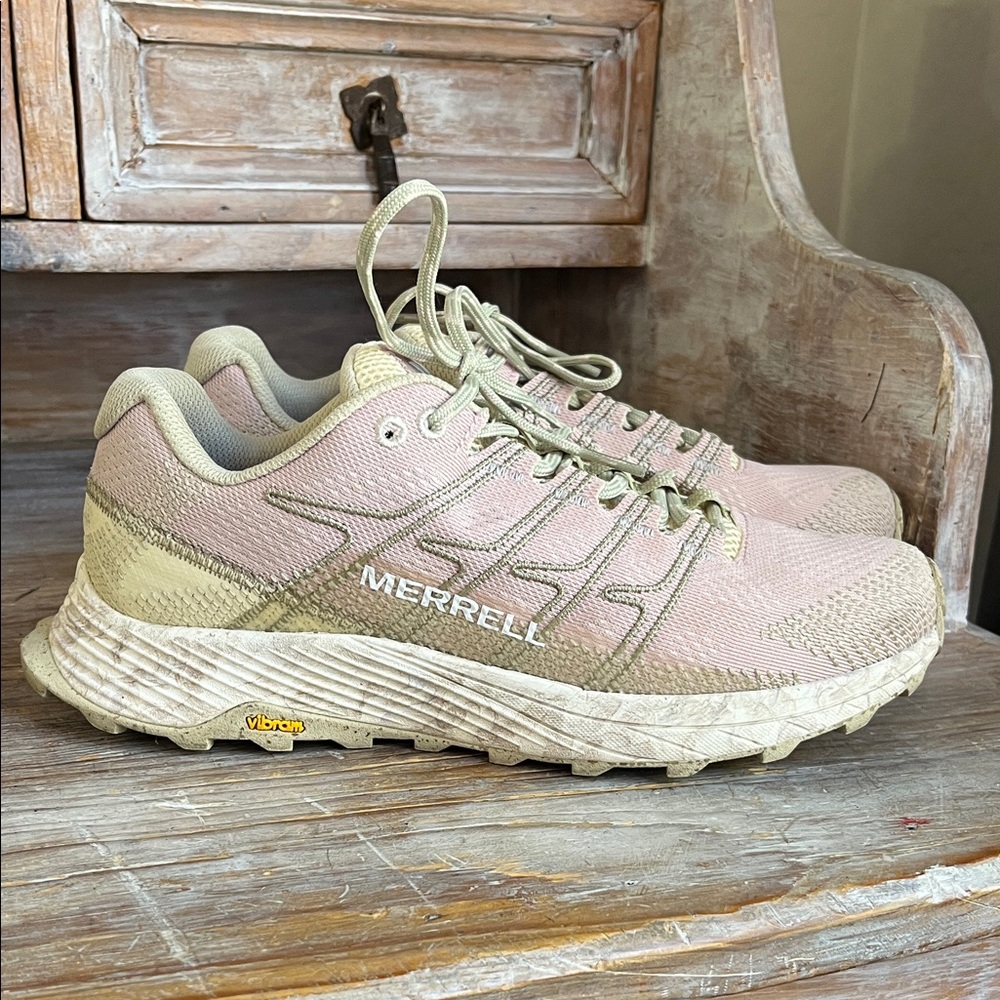 🤍 Merrell Moab Flight Trail Running Shoes Sneakers Size 7.5 Rose Blush White